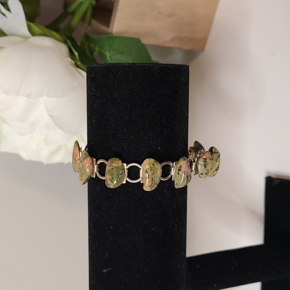 Unakite Heart Chakra Bracelet - Picture 2 of 3